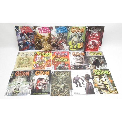 298 - Large collection of Dark Horse Comics inc. The Guide to Dark Horse Comics by Charles W.Rozanski 1st ... 