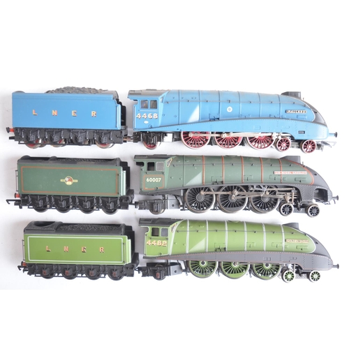 540 - Three OO gauge Class A4 electric train models to include Hornby Toplink R303 Mallard in LNER blue li... 