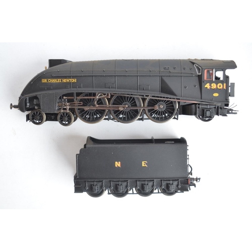 546 - Hornby OO gauge DCC Ready R2338 NE Class A4 4901 Sir Charles Newton electric train model in near min... 