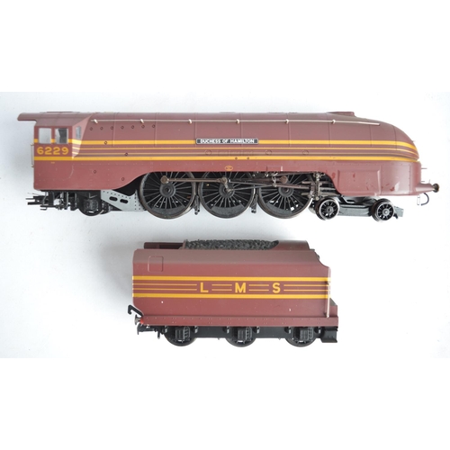 547 - Hornby OO gauge National Railway Museum Collection special edition DCC Ready R2689 Coronation Class ... 