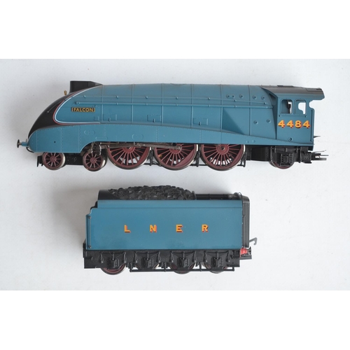 554 - Hornby OO gauge DCC Ready R2779 LNER Class A4 4484 Falcon electric train model in excellent (but sli... 