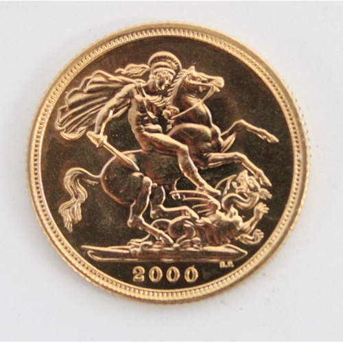 359 - ERII 2000 gold sovereign