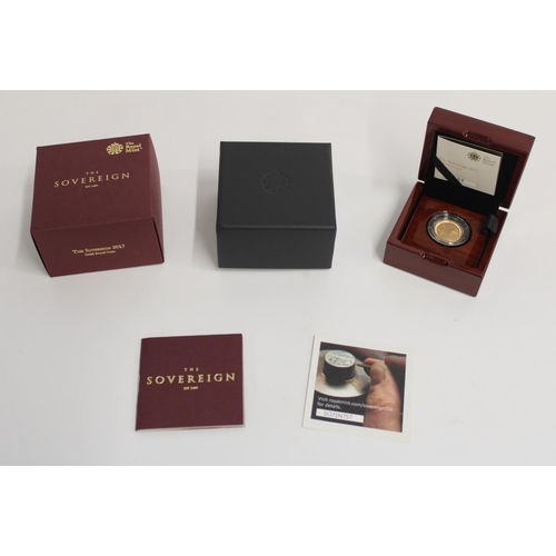 366 - Royal Mint ERII 2017 gold sovereign with original box and cert.