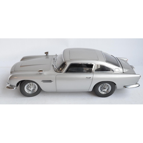 480 - Very well constructed 1/8th scale Aston Martin DB5 James Bond model by Eaglemoss as built from their... 