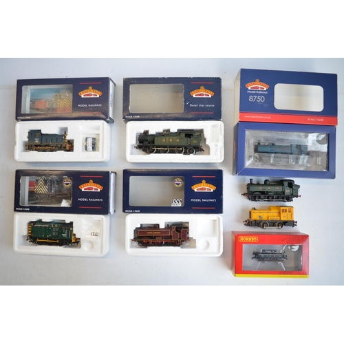 561 - Collection of OO gauge tank engines and diesel shunters to include Bachmann 32-200K Stephenson Clark... 