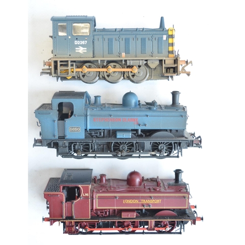 561 - Collection of OO gauge tank engines and diesel shunters to include Bachmann 32-200K Stephenson Clark... 