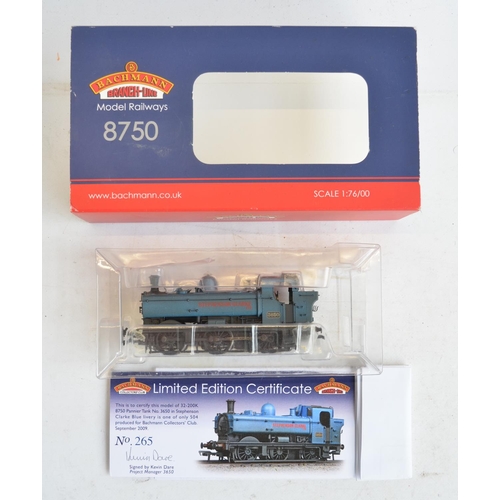 561 - Collection of OO gauge tank engines and diesel shunters to include Bachmann 32-200K Stephenson Clark... 