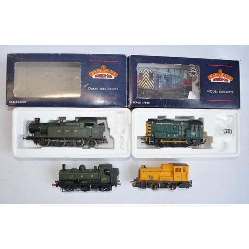 561 - Collection of OO gauge tank engines and diesel shunters to include Bachmann 32-200K Stephenson Clark... 