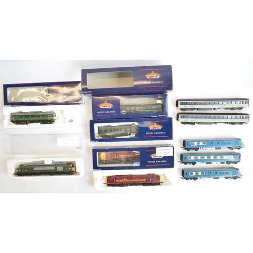 567 - Collection of well used OO gauge electric diesel locomotive models to include Bachmann 2 car DMU set... 