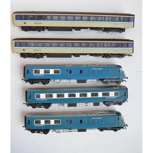 567 - Collection of well used OO gauge electric diesel locomotive models to include Bachmann 2 car DMU set... 