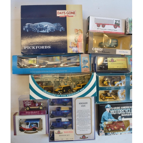 580 - Collection of boxed and unboxed model vehicles, various scales and manufacturers to include Lledo, O... 