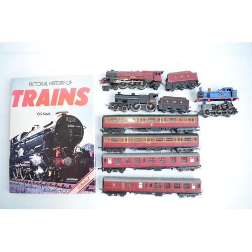 208A - Collection of OO gauge railway models, scenic accessories, Dublo 3 rail track, power controllers etc... 