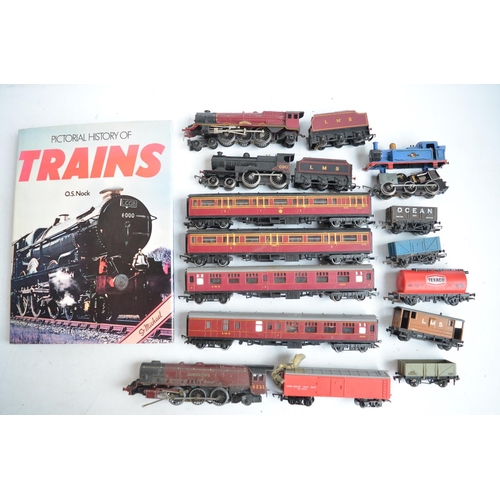 208A - Collection of OO gauge railway models, scenic accessories, Dublo 3 rail track, power controllers etc... 