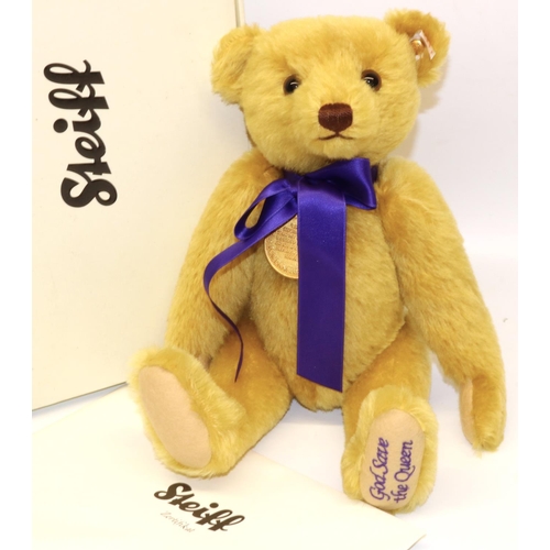 142 - Steiff teddy bear: 'God Save The Queen' 663345, golden mohair musical teddy bear with medallion and ... 