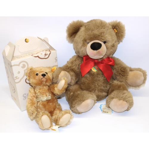 147 - Steiff/Danbury Mint teddy bear: 1902-2002 Centenary Bear, H28cm, with centenary medallion on chain, ... 