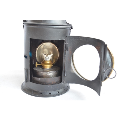 617 - Vintage BR(E) railwayman's paraffin signal lamp, height approx 37cm with handle in raised and locked... 