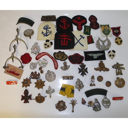 18 - Large collection of Military cloth patches and badges, The Green Howards, Royal artillery, Cavalry S... 