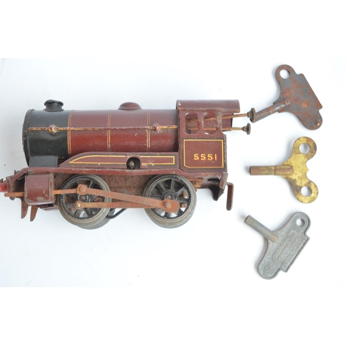 582 - Vintage Hornby Meccano tin plate clockwork train with 3 keys. Mechanism is corroded and in need of c... 