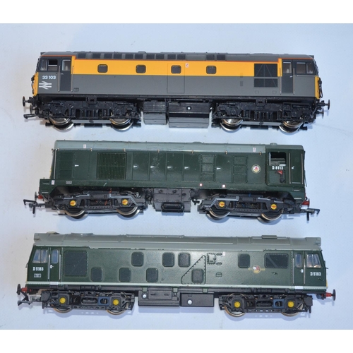 566 - Three OO gauge electric diesel locomotive models to include a Heljan Class 33/1 (model in excellent ... 