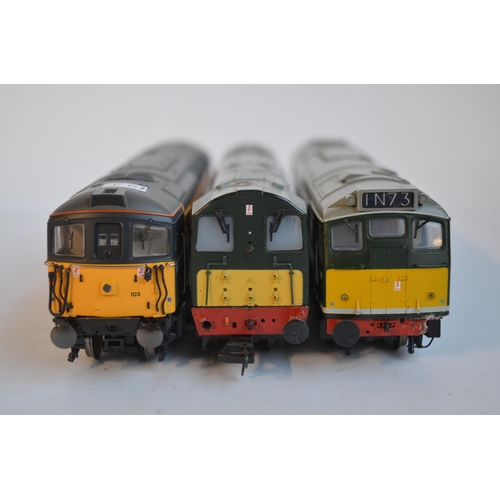 566 - Three OO gauge electric diesel locomotive models to include a Heljan Class 33/1 (model in excellent ... 