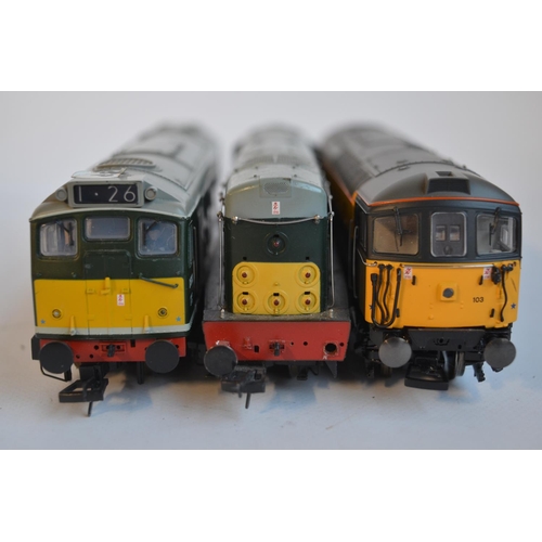 566 - Three OO gauge electric diesel locomotive models to include a Heljan Class 33/1 (model in excellent ... 