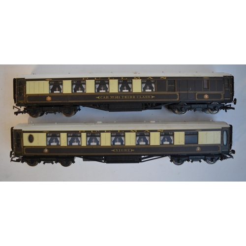 574 - Collection of previously used OO gauge passenger wagons to include 2x boxed Hornby Super Detail Pull... 