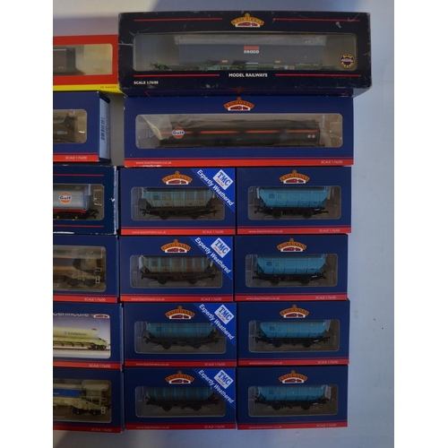 575 - Collection of 22 boxed OO gauge railway goods wagons to include Hornby and Bachmann (including 2 pie... 