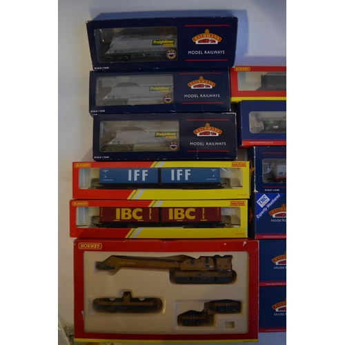 575 - Collection of 22 boxed OO gauge railway goods wagons to include Hornby and Bachmann (including 2 pie... 