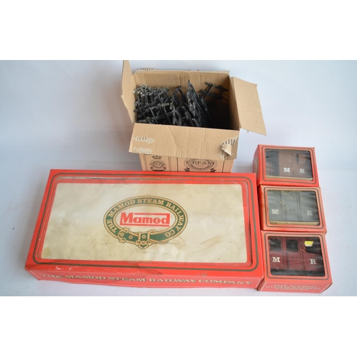 494 - Boxed Mamod RS1 steam train set, 3 wagons and a quantity of track.