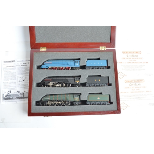 527 - Hornby OO gauge Sir Ralph Wedgwood 3 Class A4 locomotive set with original presentation wooden case.... 