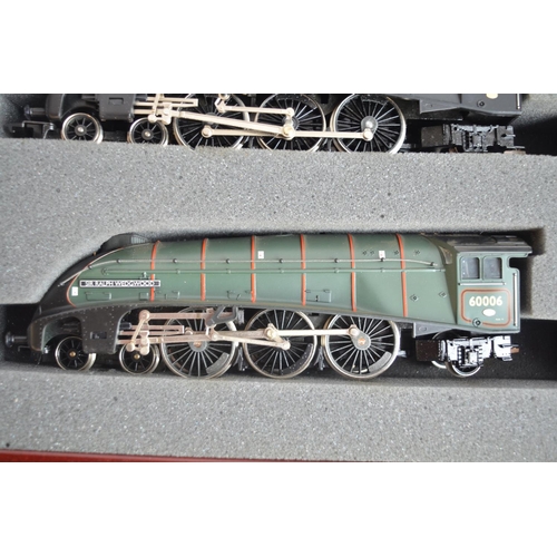 527 - Hornby OO gauge Sir Ralph Wedgwood 3 Class A4 locomotive set with original presentation wooden case.... 