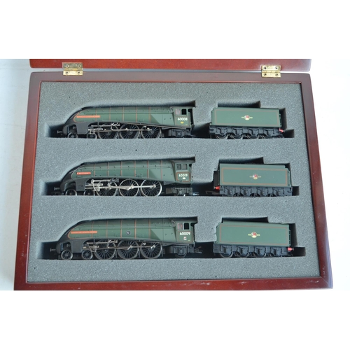 528 - Hornby OO gauge 3 model Class A4 locomotive set with presentation wooden case (no paperwork) to incl... 