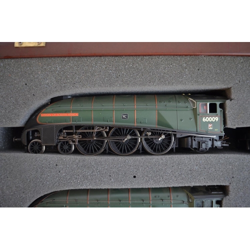 528 - Hornby OO gauge 3 model Class A4 locomotive set with presentation wooden case (no paperwork) to incl... 