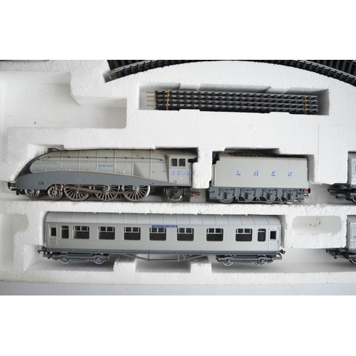 529 - Hornby OO gauge R837 Silver Jubilee electric train set with Class A4 Silver Link locomotive 