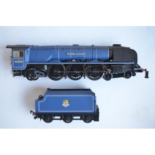 533 - Hornby OO gauge R2303M limited edition 