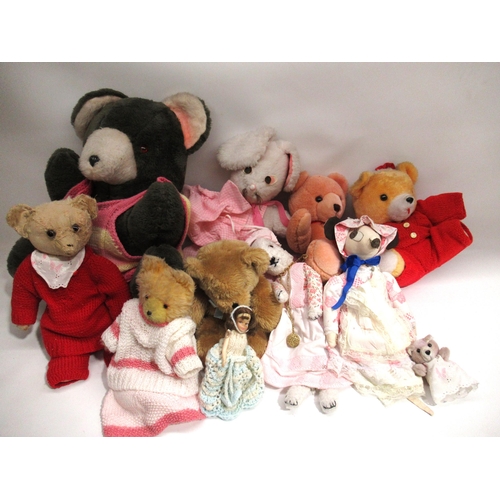 113 - Early C20th bear in red knitted suit and a collection of other vintage and modern bears