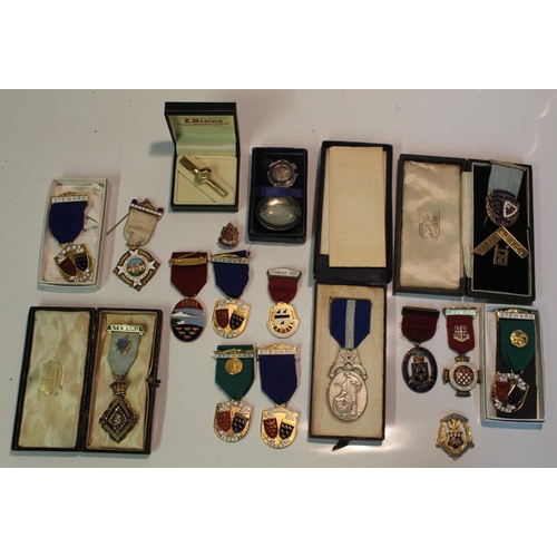 477 - Collection Masonic items. Silver Masonic Jewels, Masonic Regalia, Aprons, Ritual Books etc.