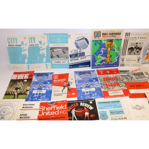 237 - Collection of football programmes, 1960s, various clubs, incl. Middlesborough, Leeds United, Liverpo... 