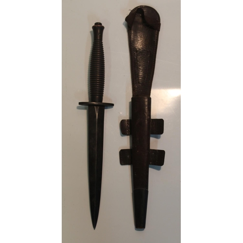 39 - WWII Fairbairn Sykes Third Pattern fighting/Commando knife, in original leather sheath, Crows foot a... 
