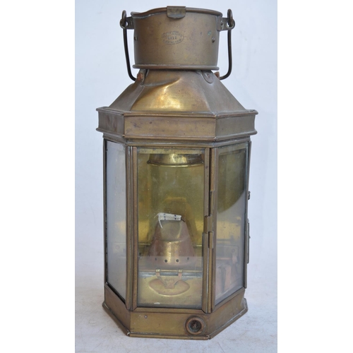 642 - Vintage Bullpit & Sons of Birmingham (dated 1911) ships paraffin fed lamp with folding carry handle,... 