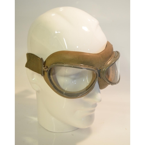 254B - A pair of boxed German World War 2 era flying goggles by O.W.Wagener & Co with spare clear and tinte... 