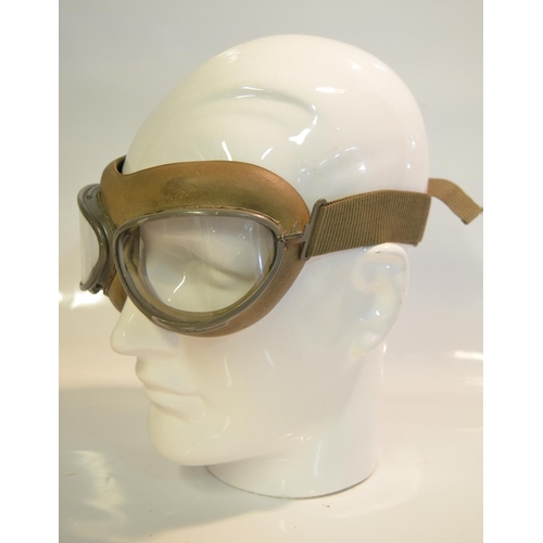 254B - A pair of boxed German World War 2 era flying goggles by O.W.Wagener & Co with spare clear and tinte... 