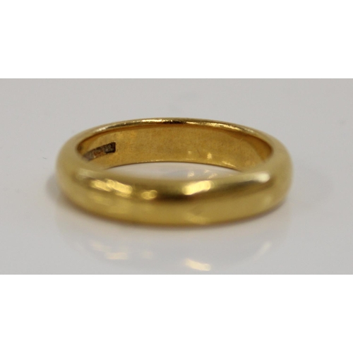 1238 - Hallmarked 22ct gold wedding band, 6.9g