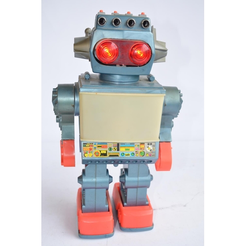 82 - Vintage 1980's Kamco plastic battery operated rocket firing Saturn robot in blue plastic with stop/s... 