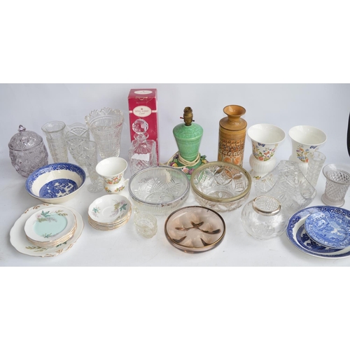 933 - Mixed collection of glass and ceramic tableware to include Denby, Aynsley, Royal Doulton, Queen Anne... 