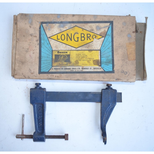 942 - Collection of workshop hand tools to include 2 large sash clamps by Record, vintage table vice, larg... 