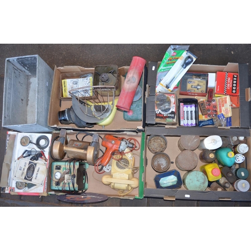 943 - Mixed lot of workshop and garden/outdoors items to include vintage metal cans, auto spares, Black An... 