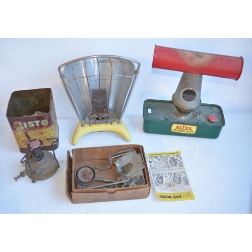 943 - Mixed lot of workshop and garden/outdoors items to include vintage metal cans, auto spares, Black An... 