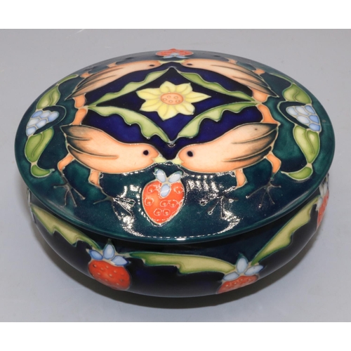 641 - Moorcroft Pottery: Strawberry Thief pattern circular pot and cover, D13cm