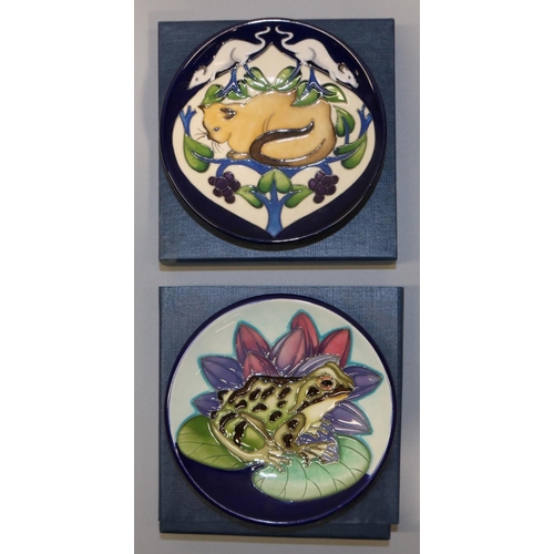 662 - Moorcroft Pottery: two trial pin dishes/coasters - frog on a lily pad, dated '20; and 'Siam' cat and... 